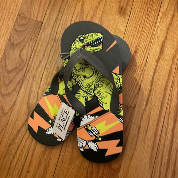 Children Place Dino print flip flops, size 5/6. Color gray, 100% plastic. - Picture 10 of 16